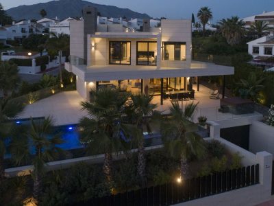 Villa til salg i Nueva Andalucía, Marbella, Málaga (Spanien)