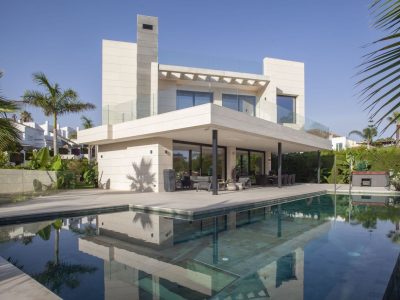 Villa til salg i Nueva Andalucía, Marbella, Málaga (Spanien)